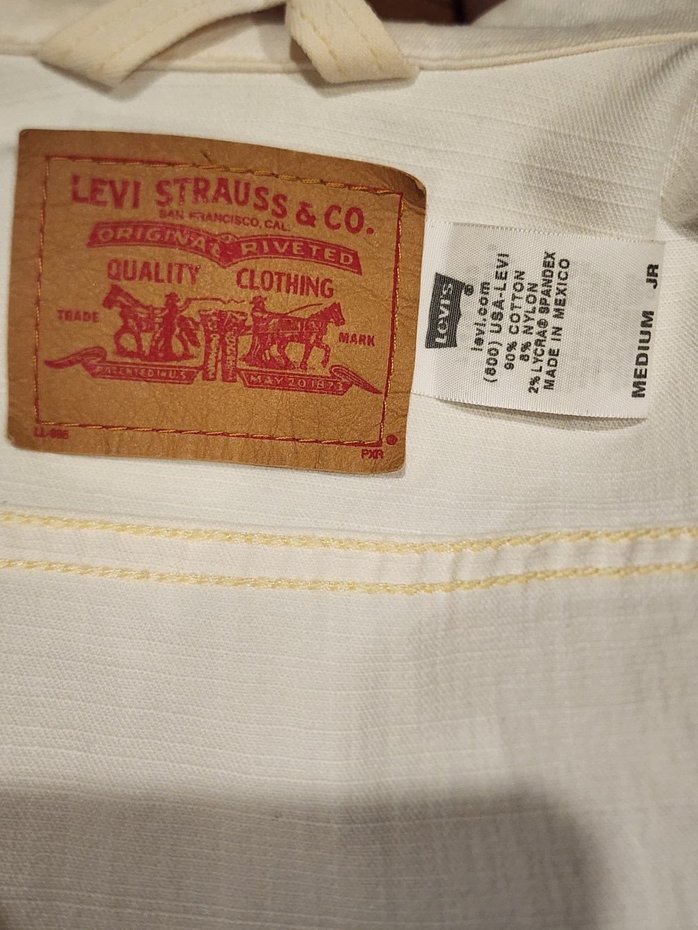 Levi's Off-White Women's Denim Jacket - Picture 4 of 8